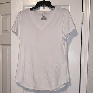 No Boundaries White V-Neck Short Sleeve Top